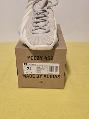 Adidas Yeezy 450 in Light Beige/Cream